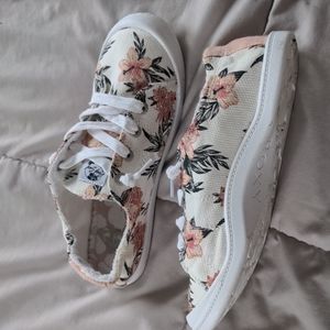 ON HOLD Roxy floral sneakers